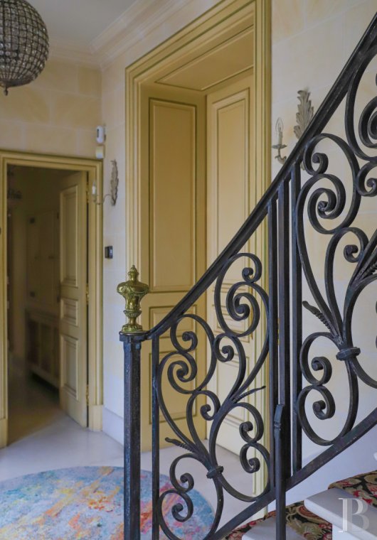 À Loches, au sud-est de Tours, une maison patricienne du 19e siècle posée sur les remparts de la ville - photo  n°20